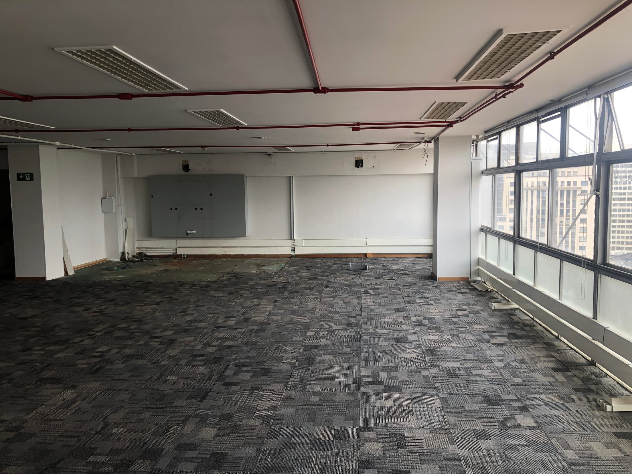 Foto 9 de 17: Comercial em leilão em São Paulo - SP, bairro República — Conjunto Comercial 253m² | Av. São João, 313 | 17º Andar | Vista p/ o Vale do Anhangabaú e Metrô República a 3min: Oportunidade no Coração de SP!