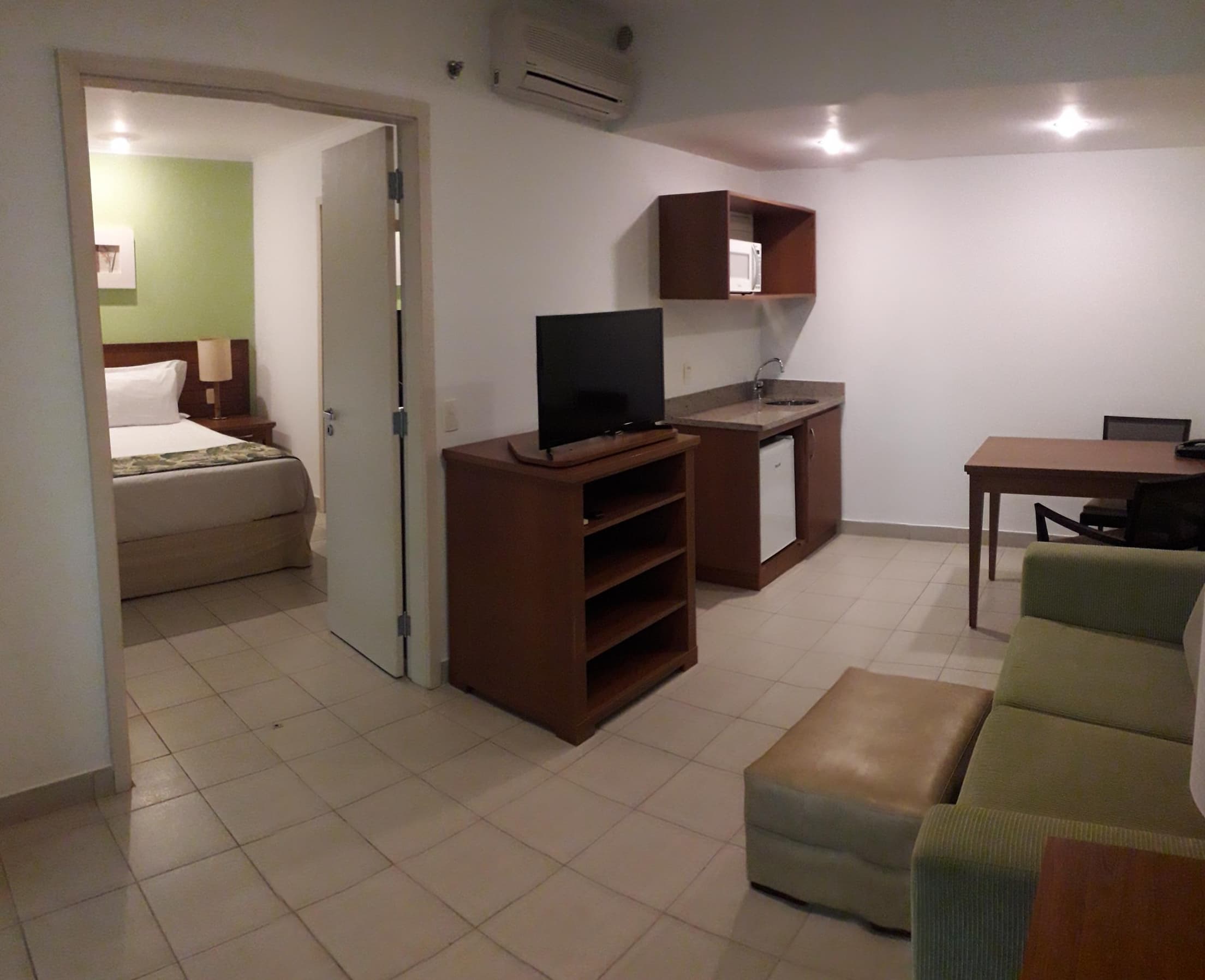 Foto 4 de 27: Imóvel em leilão em Angra Dos Reis - RJ — Chalé n°203 com 58m², 1 Vaga Náutica e 1 vaga de garagem descoberta, Desocupado, Costabella Marina e Resort - Angra dos Reis/RJ