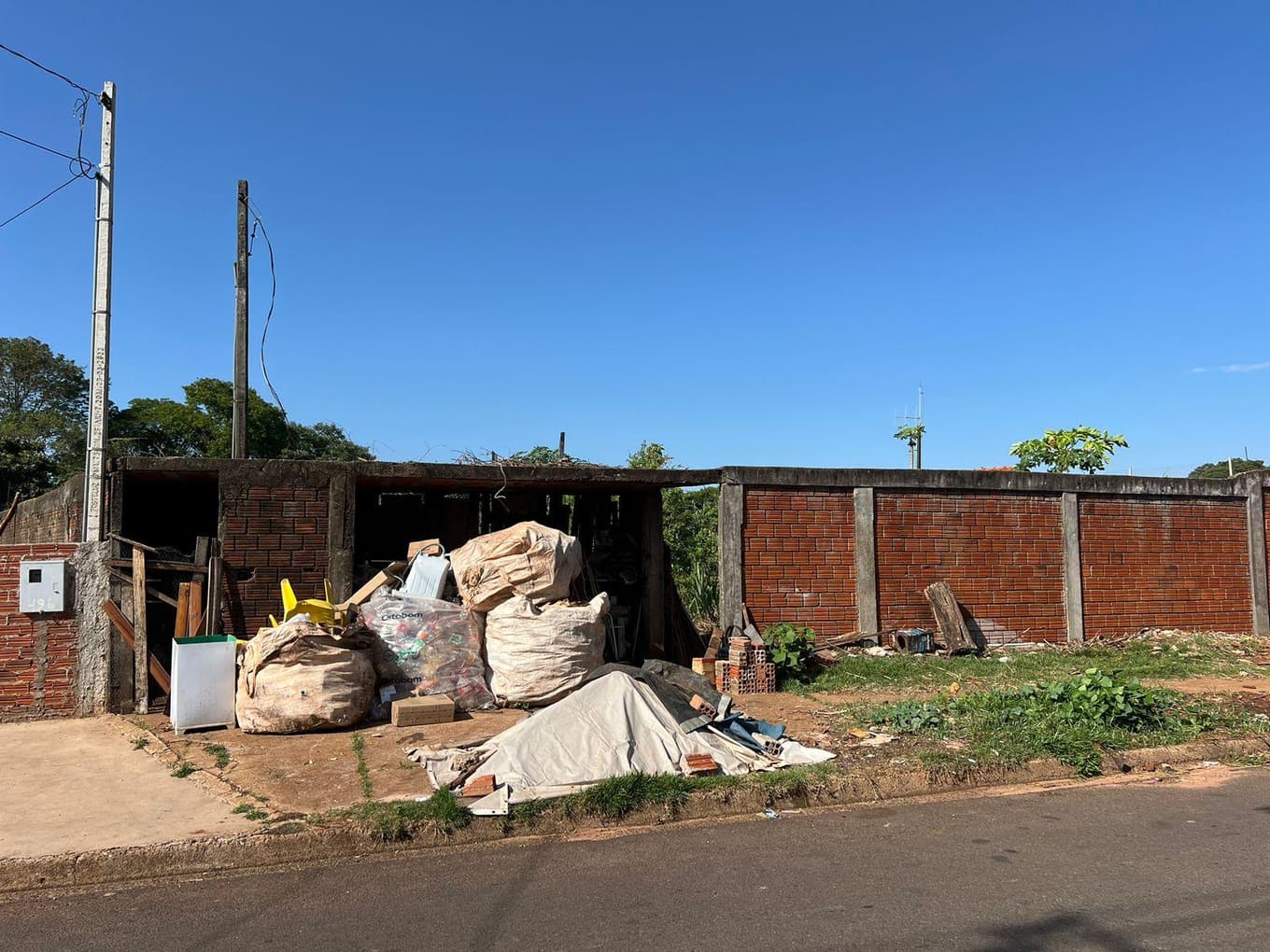 Foto 1 de 8: Terreno em leilão em Cianorte - PR — Direitos sobre a data de terras, com área de 1.061,91m², Cianorte/PR