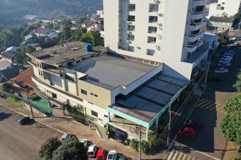 Foto 1 de 25: Terreno em leilão em Quilombo - SC — Um imóvel com uma área de 1.250,50 m², EDIFICAÇÃO EM ALVENARIA E ESTRUTURA METÁLICA