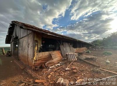 Foto 16 de 19: Area Rural em leilão em Cascavel - PR — Area de terras rural, medindo 18.964,00m², contendo um barracão com área de 820,00 m², silo para ração e poço artesiano.