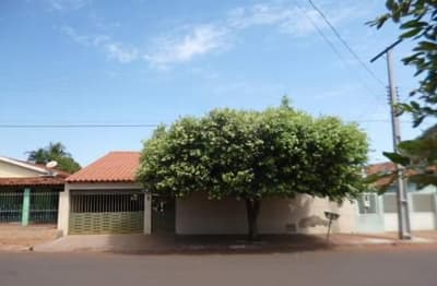 Foto 3 de 4: Casa em leilão em Quirinópolis - GO — Casa 210m², Desocupada no Centro de Quirinópolis/GO