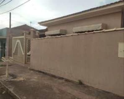 Foto 1 de 6: Casa em leilão em Cambará - PR, bairro Centro — Imóvel residencial localizado na rua Dr. Genaro Resende Centro no município de Cambará/PR