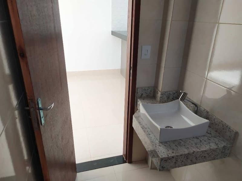 Foto 3 de 17: Casa em leilão em Montes Claros - MG, bairro Raul Lourenço — Casa 118m² com Terreno 140m² | Montes Claros-MG | Raul Lourenço | Oportunidade - Próx. à Av. Osmane Barbosa e Av. Minas Gerais - Financiamento até 420 Meses!