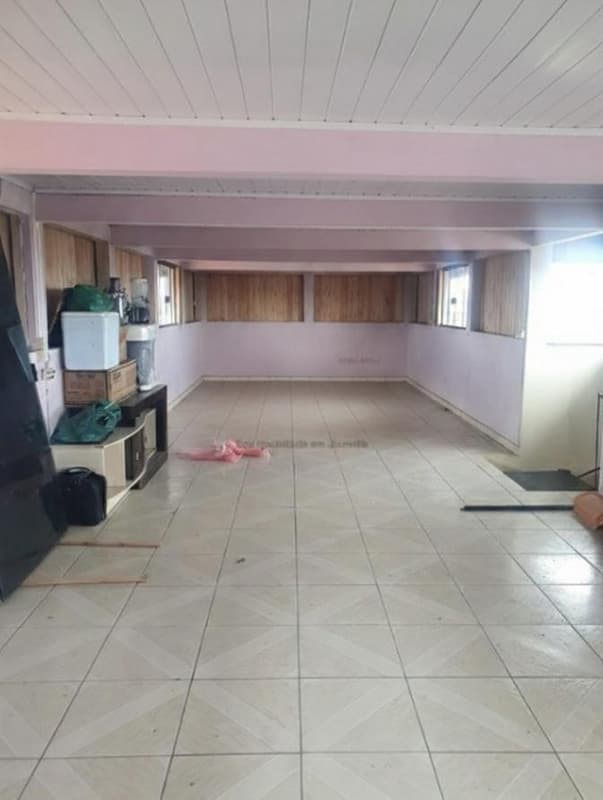 Foto 3 de 9: Imóvel em leilão em Joinville - SC, bairro Espinheiros — Imóvel comercial/residencial com A.T. 318.273,47m², bairro Espinheiros, Joinville/SC