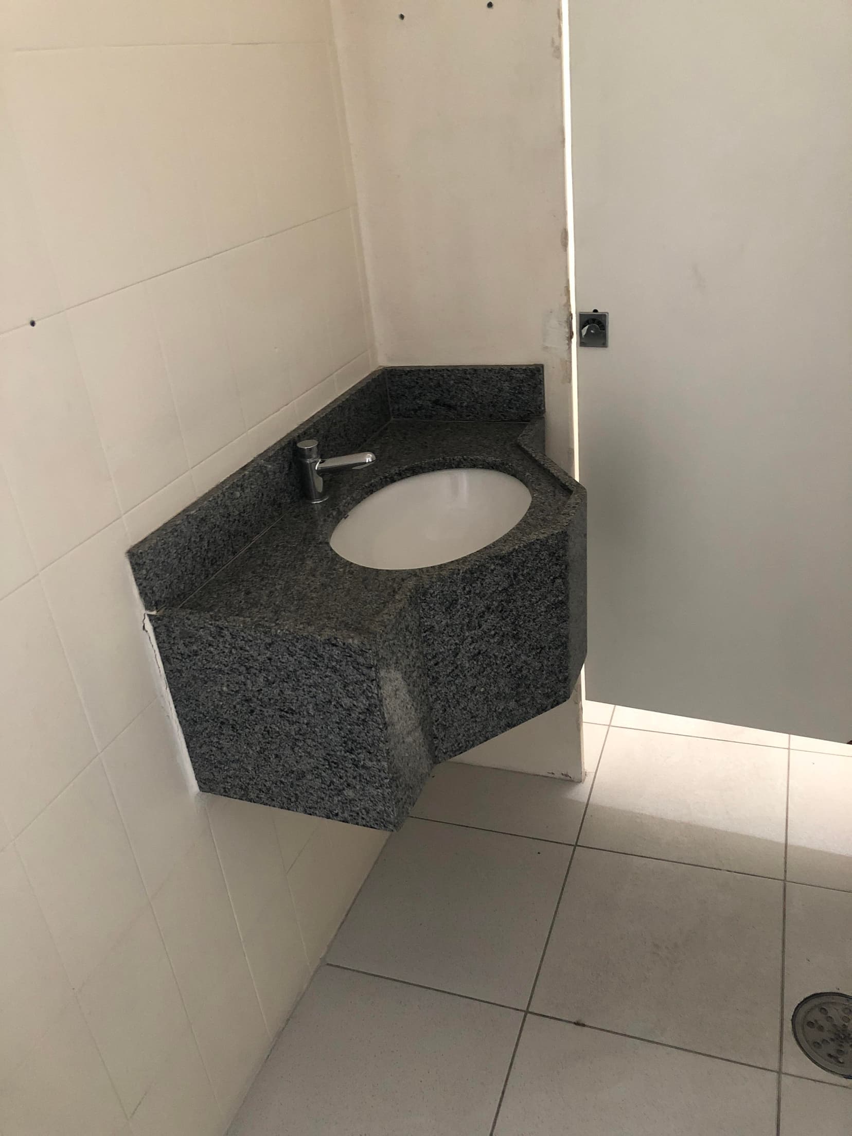 Foto 17 de 17: Comercial em leilão em São Paulo - SP, bairro República — Conjunto Comercial 253m² | Av. São João, 313 | 17º Andar | Vista p/ o Vale do Anhangabaú e Metrô República a 3min: Oportunidade no Coração de SP!
