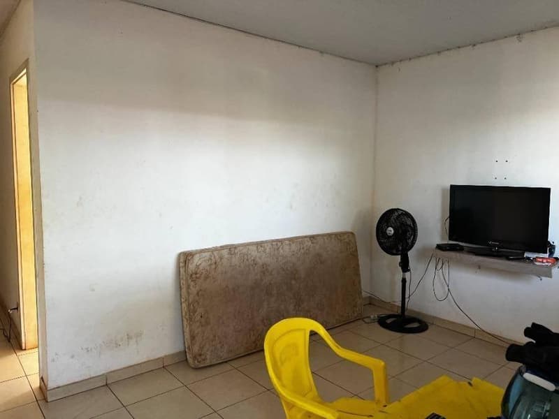 Foto 6 de 13: Casa em leilão em Rio Brilhante - MS, bairro Loteamento Manoel Barbosa de Oliveira — Casa com Amplo Terreno 250m² | Rio Brilhante-MS | Morada do Sol - 2 Dorms, 1 Banheiro e 1 Vaga de Garagem - Financiamento até 420 Meses!