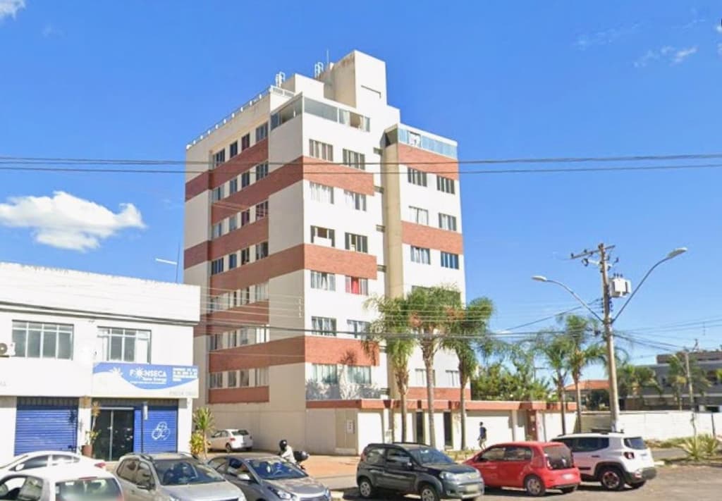 Foto 1 de 4: Apartamento em leilão em Samambaia - DF — Apartamento em Samambaia/DF, A.P. 47m², A.T. 82m². 1 vaga, área de lazer com churrasqueira e brinquedoteca (Direitos)
