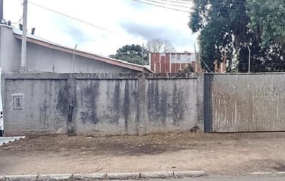 Foto 1 de 3: Terreno em leilão em Pinhais - PR, bairro Jardim Hipódromo — Lote de terreno nº 56, com uma edícula na Rua Angola, 207 ¿ Jardim Hipódromo ¿ Pinhais/PR