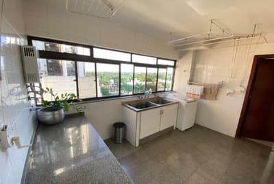 Foto 6 de 15: Apartamento em leilão em Maringá - PR, bairro Zona 01 — Apartamento 267m², 2 vagas em Maringá/PR - Ocupado