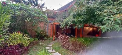 Casa em leilão em Curitiba - PR — Casa com área de de 362,50 m² - área de terreno 668,00m² - Alameda das Azaléias nº 41, Mossunguê, Curitiba/PR.