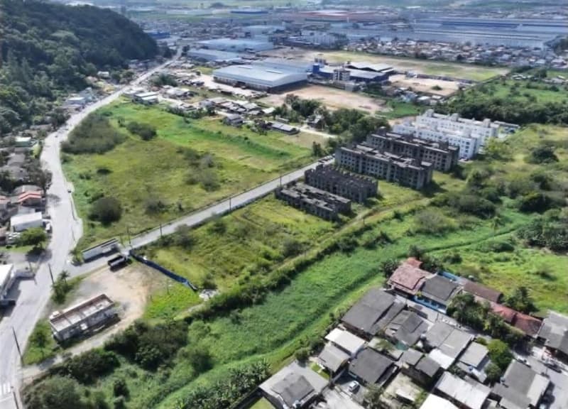 Terreno em leilão em Itajaí - SC, bairro Espinheiros — Terreno A.T. 28.006m², Alameda dos Ipês II, Bairro Espinheiros