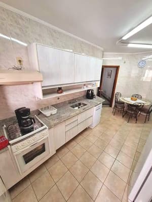 Foto 11 de 23: Apartamento em leilão em Santos - SP — Apartamento em Santos com 132m² e 02 vagas, apenas 80 metros da Praia José Menino