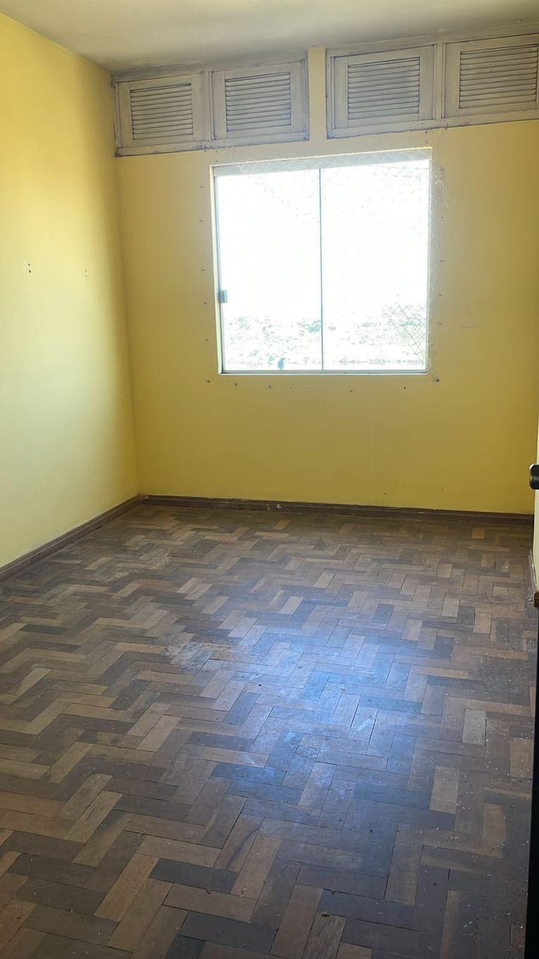 Foto 12 de 18: Apartamento em leilão em Paranaguá - PR, bairro Centro — Direitos decorrentes da ação de usucapião sobre o Apartamento nº 702, do 7º andar, do Edifício Nossa Senhora do Rocio, Paranaguá