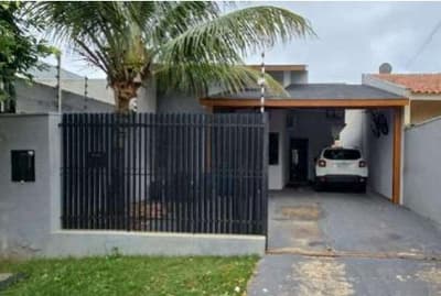 Casa em leilão em Umuarama - PR, bairro Parque Interlagos — IMÓVEL URBANO COM ÁREA TOTAL DE 239,33m², EM UMUARAMA/PR