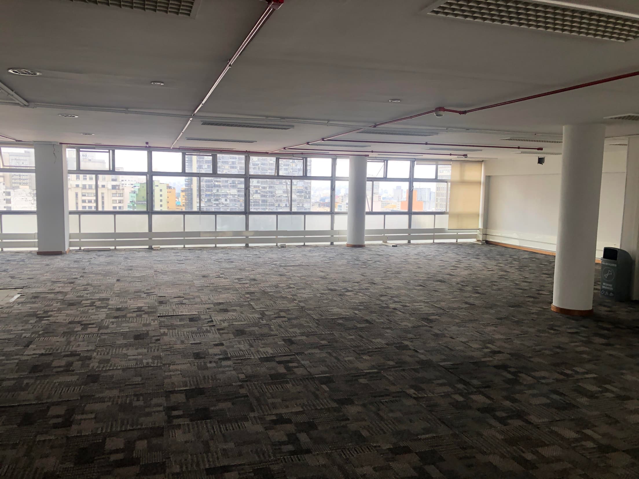 Foto 8 de 17: Comercial em leilão em São Paulo - SP, bairro República — Conjunto Comercial 253m² | Av. São João, 313 | 17º Andar | Vista p/ o Vale do Anhangabaú e Metrô República a 3min: Oportunidade no Coração de SP!