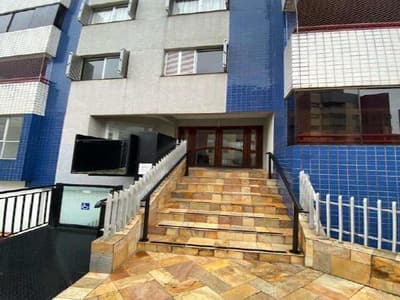 Foto 4 de 8: Apartamento em leilão em Curitiba - PR — APARTAMENTO Nº 404 DO BLOCO D + VAGA DE GARAGEM - CONDOMÍNIO QUINTAS DO CABRAL - CURITIBA/PR