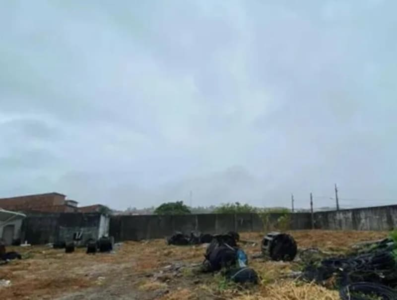 Foto 5 de 9: Comercial em leilão em Fortaleza - CE, bairro Praia do Futuro — Terreno Exclusivo a 1 Quadra do Mar com 2.071 m² DESOCUPADO | Praia do Futuro, Fortaleza/CE