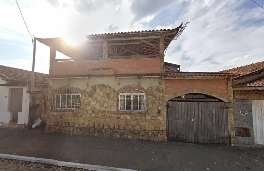 Casa em leilão em São Vicente De Minas - MG — Casa 360m², Centro, São Vicente de Minas/MG - Ocupada