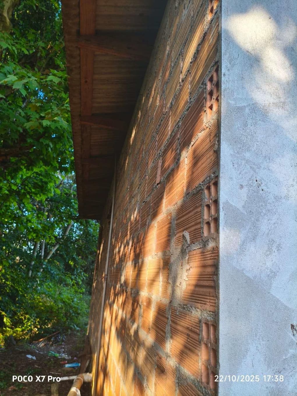 Foto 4 de 6: Casa em leilão em Clevelândia - PR — Terreno urbano, com área de 420,00m2, contendo uma casa em alvenaria em Clevelândia/PR