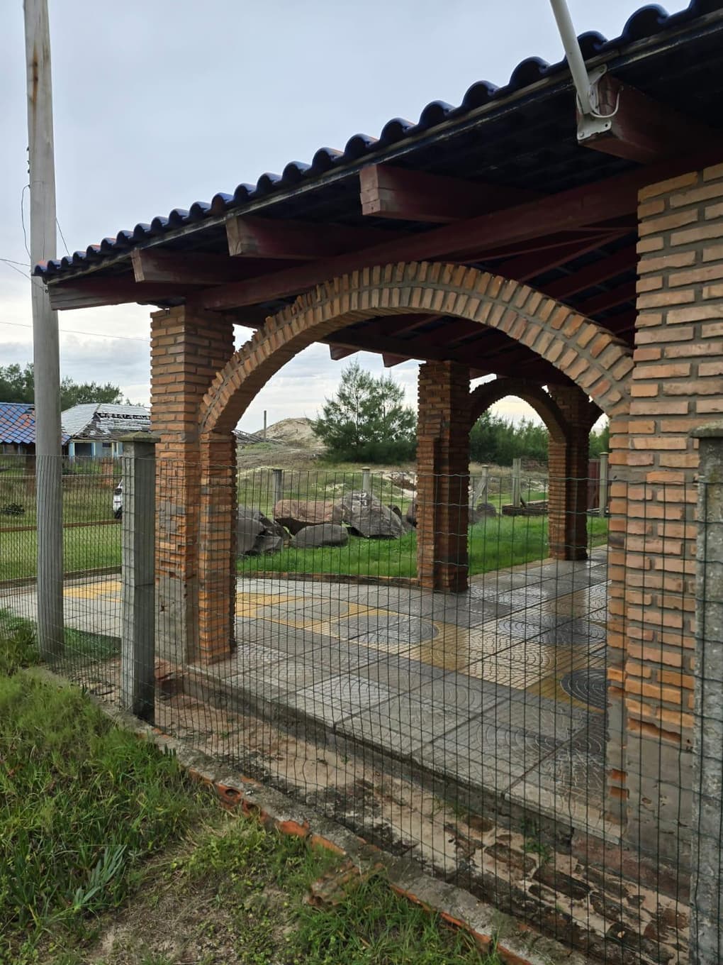 Foto 14 de 27: Terreno em leilão em Mostardas - RS, bairro Loteamento "Praia São Simão" — Casa com área de 296,60m², área total de terreno de 450m² - Mostardas/RS