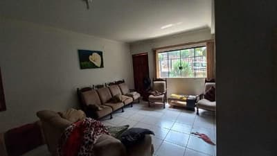 Foto 5 de 14: Casa em leilão em Umuarama - PR — Sobrado em Alvenaria com Área de 248m², área total de 390m² - Umuarama/PR