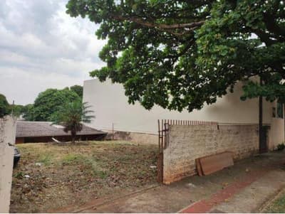 Terreno em leilão em Maringá - PR — Lote de terreno urbano com área de terreno total de 300,02 m² e benfeitoria de área total de 70,00 m², localizado na Rua Rio Itajaí, 68, Maringá/PR.