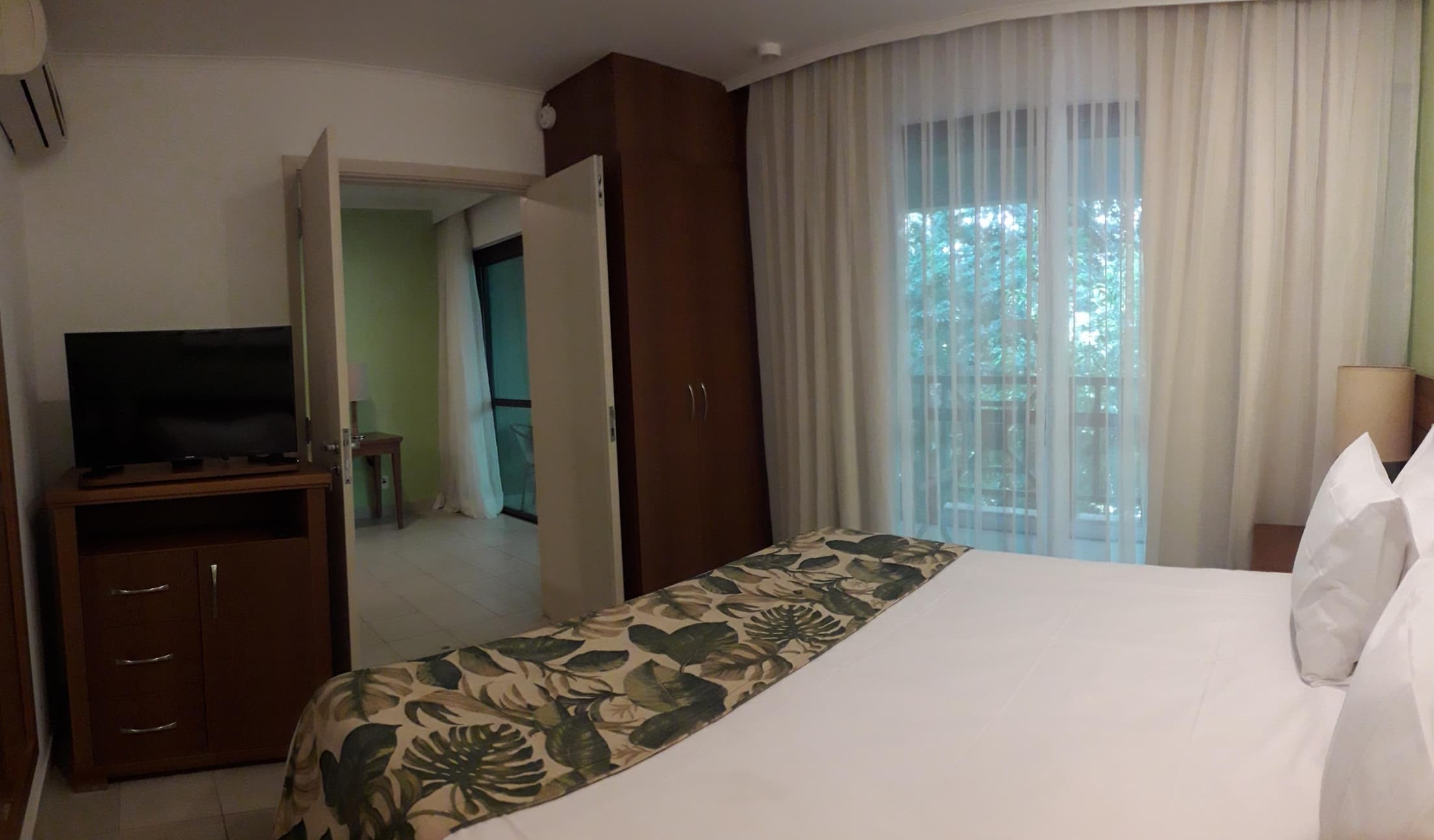 Foto 6 de 27: Imóvel em leilão em Angra Dos Reis - RJ — Chalé n°203 com 58m², 1 Vaga Náutica e 1 vaga de garagem descoberta, Desocupado, Costabella Marina e Resort - Angra dos Reis/RJ