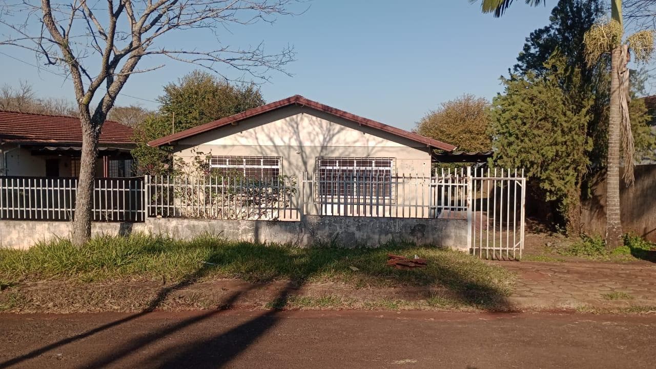 Casa em leilão em Capitão Leonidas Marques - PR — Casa 152m² Desocupada no Bairro Centro em Capitão Leonidas Marques/PR