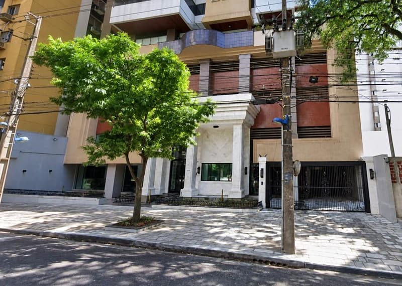 Apartamento em leilão em Maringá - PR, bairro Zona 01 — Apartamento nº.06 do Edifício San Diego Village, com 672,873 m², localizado na Avenida XV de Novembro, 130, Zona 01, Maringá/PR.
