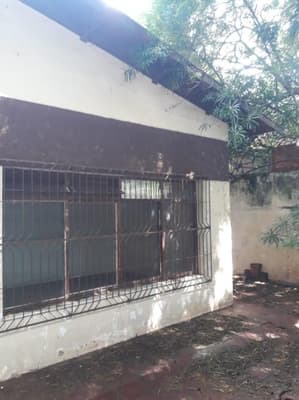 Foto 2 de 6: Terreno em leilão em Umuarama - PR — Lote de terreno urbano com área de 332,40m², contendo uma benfeitoria residencial, situado em Umuarama/PR