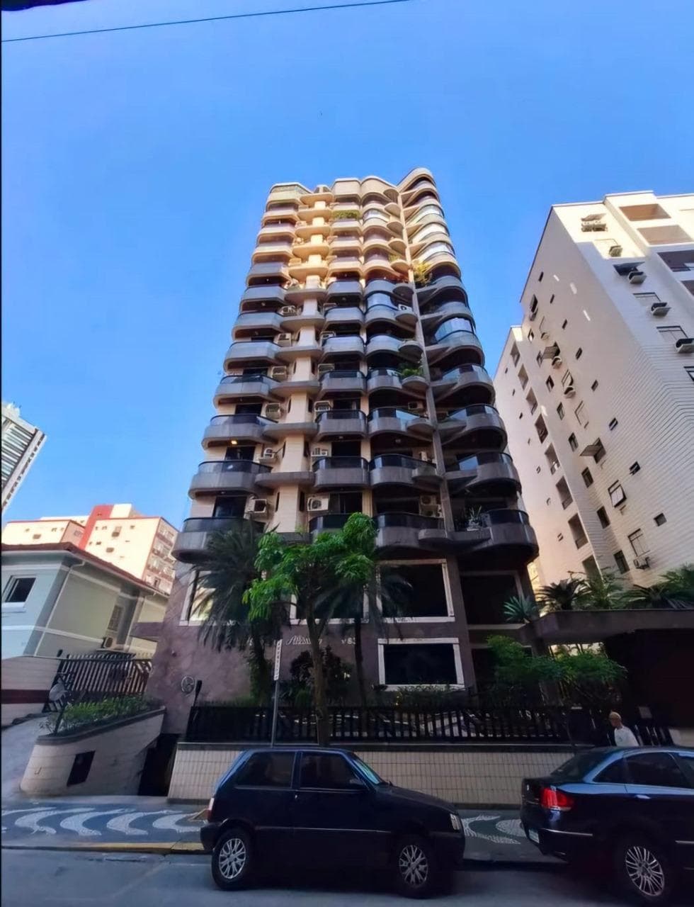 Foto 3 de 23: Apartamento em leilão em Santos - SP — Apartamento em Santos com 132m² e 02 vagas, apenas 80 metros da Praia José Menino