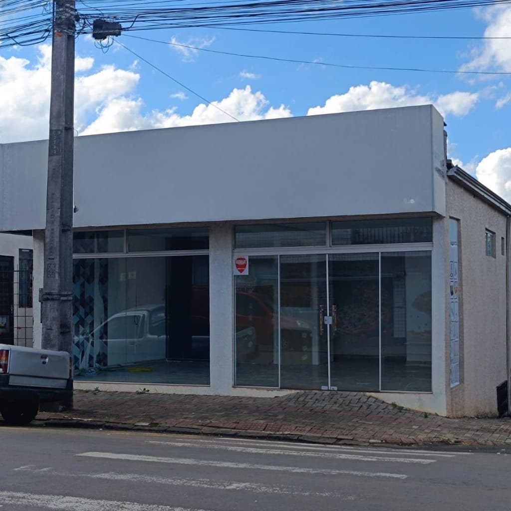 Comercial em leilão em Francisco Beltrão - PR, bairro Guanabara — Imóvel com 3 unidades independentes, 2 apartamento e 1 Sala Comercial .