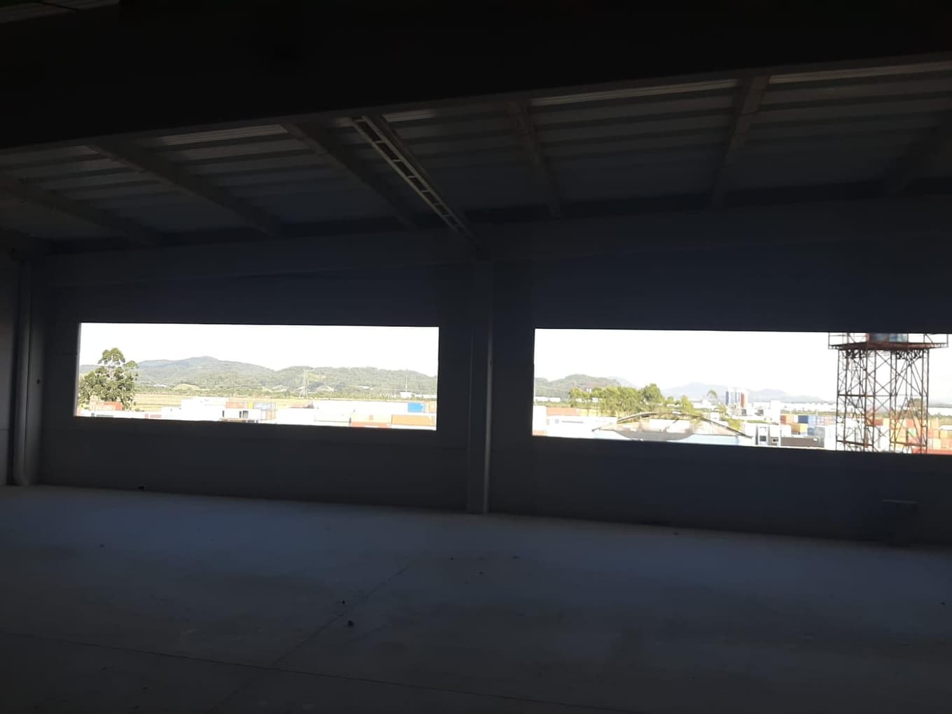 Foto 2 de 5: Comercial em leilão em Itajaí - SC, bairro Canhanduba — Galpão Logístico com 1250m² - Itajaí - SC