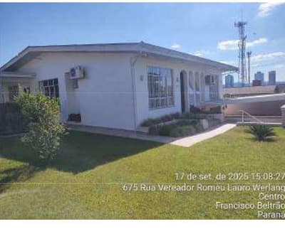 Foto 9 de 13: Casa em leilão em Francisco Beltrão - PR, bairro Centro — Teereno co área de 948,02m², com benfeitoria de área total de 267,43m², localizado na Rua Vereador Romeu Lauro Werlang, 1277, Bairro: Centro, Francisco Beltrão/PR