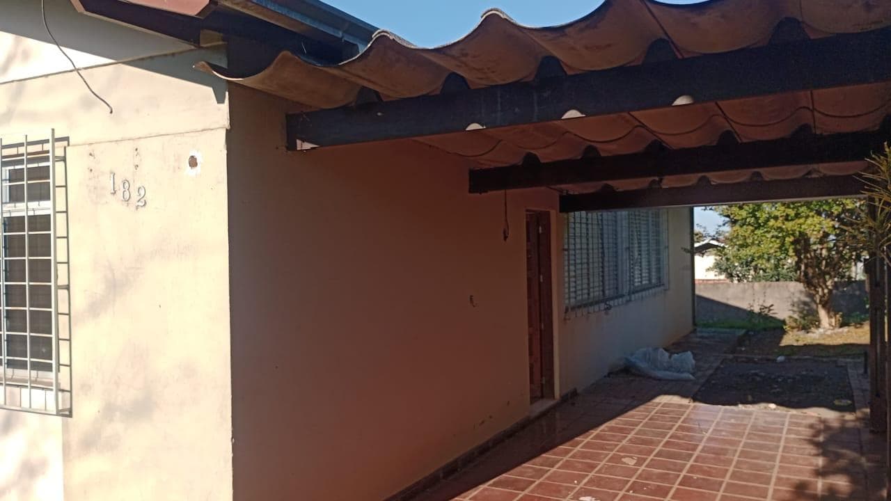 Foto 5 de 14: Casa em leilão em Capitão Leônidas Marques - PR — Casa 152m² Desocupada no Bairro Centro em Capitão Leonidas Marques/PR