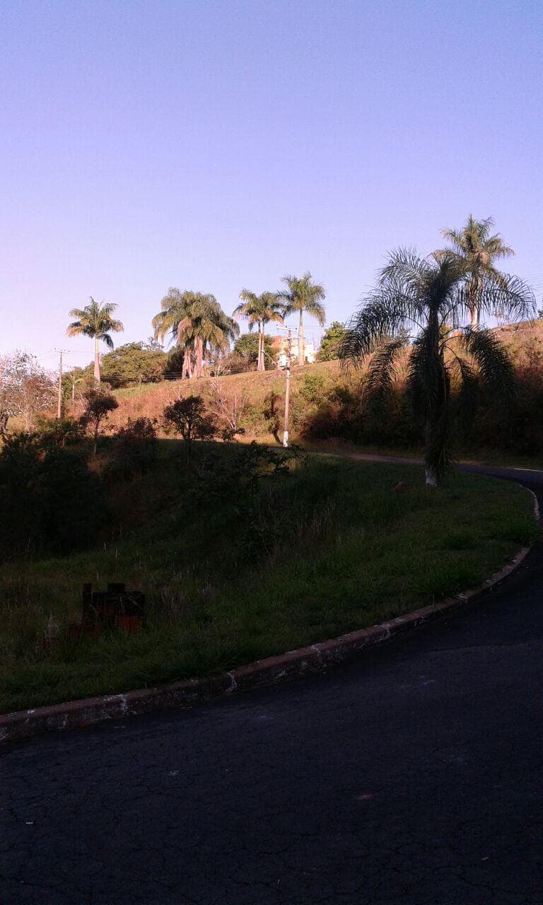 Foto 8 de 18: Terreno em leilão em Lindóia - SP — Lote de Terreno com 560,50m2, Cond. Mirante do Lago em Lindóia-SP