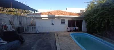Foto 4 de 12: Terreno em leilão em Curitiba - PR, bairro Pinheirinho — Casa com Piscina área 440m² - Bairro Xaxim Curitiba/PR