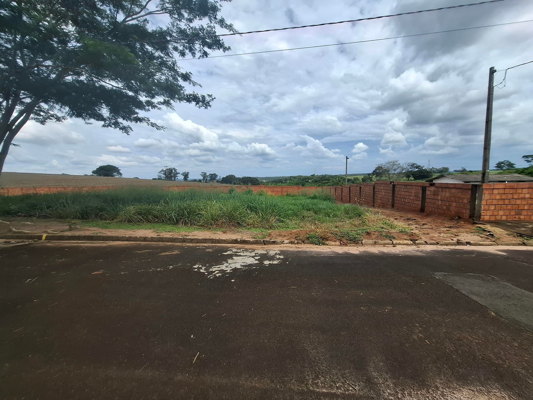 Foto 1 de 5: Terreno em leilão em Mirassol - SP — TERRENO DE 450m² (15x30) LOCALIZADO NO CONDOMINIO RESIDENCIAL SAN DIEGO - MIRASSOL/SP | MATRICULA 33.943