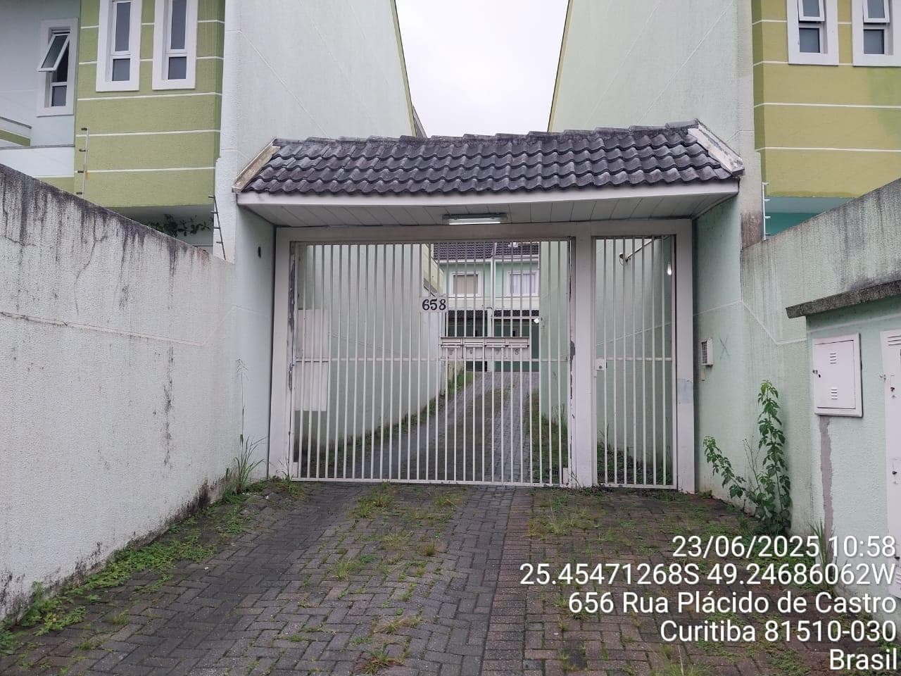 Foto 8 de 11: Casa em leilão em Curitiba - PR, bairro Guabirotuba — Fração Ideal solo de 0,12457 ou seja 144,11m², Curitiba/PR