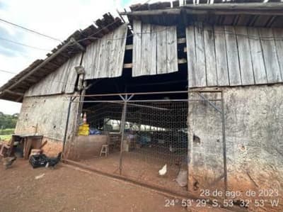 Foto 5 de 19: Area Rural em leilão em Cascavel - PR — Area de terras rural, medindo 18.964,00m², contendo um barracão com área de 820,00 m², silo para ração e poço artesiano.
