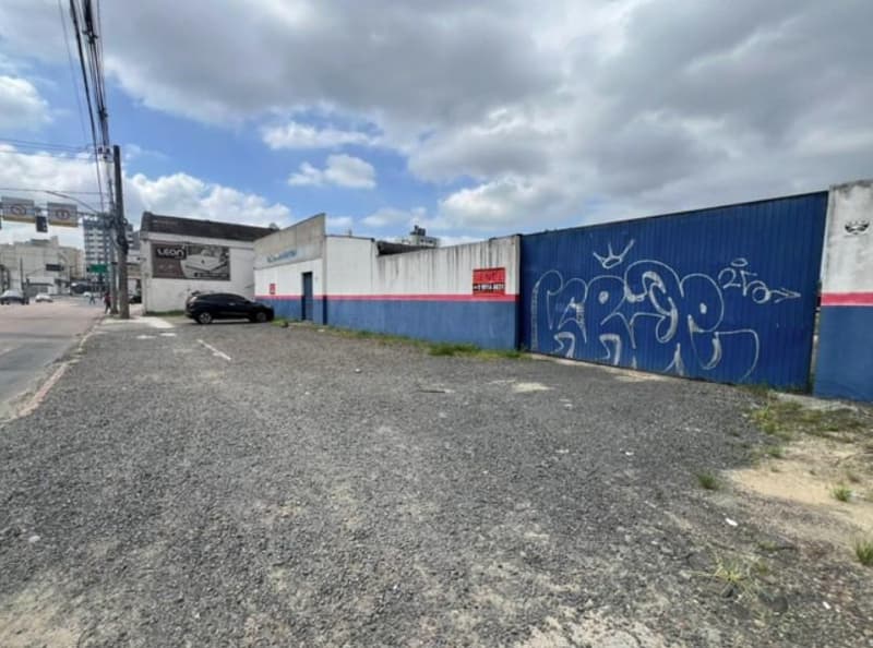Foto 1 de 2: Comercial em leilão em Criciúma - SC, bairro Operária Nova — Terreno e Galpões 1.295m², DESOCUPADO, Operária Nova, Criciúma/SC