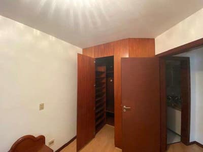 Foto 2 de 8: Apartamento em leilão em Curitiba - PR — APARTAMENTO Nº 404 DO BLOCO D + VAGA DE GARAGEM - CONDOMÍNIO QUINTAS DO CABRAL - CURITIBA/PR