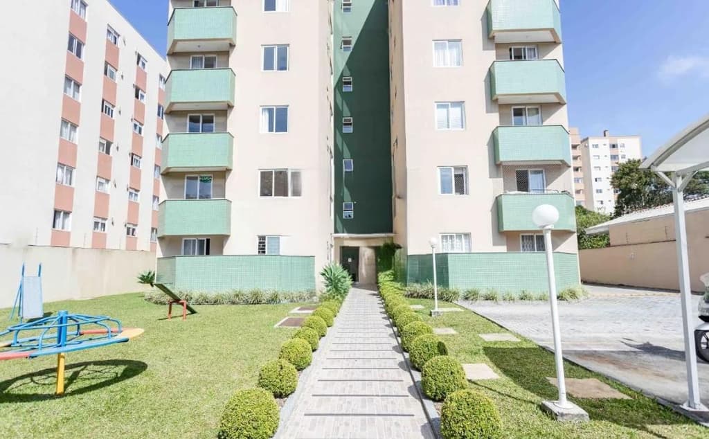 Foto 2 de 5: Apartamento em leilão em Curitiba - PR, bairro Santa Cândida — Apto 76m², 1 Vaga no Edifício Residencial Malaga no Bairro Santa Cândida em Curitiba/PR