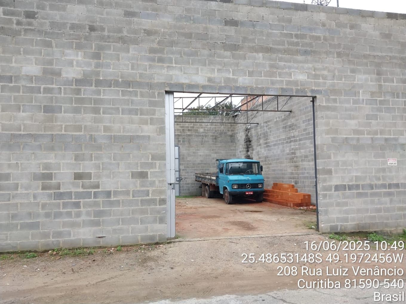 Foto 5 de 11: Terreno em leilão em Curitiba - PR, bairro Uberaba — Terreno urbano com área de 160,01m², contendo benfeitoria com área de 150,00m², Curitiba/PR
