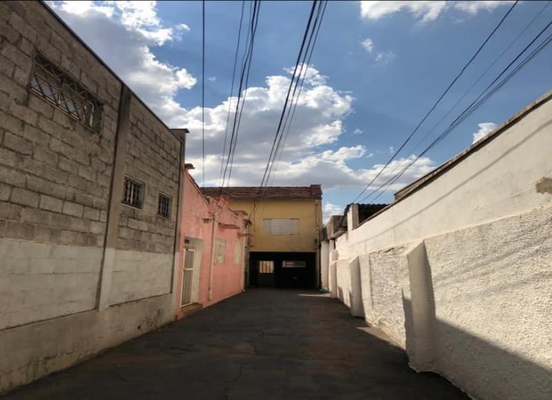 Foto 4 de 27: Casa em leilão em Ribeirão Preto - SP — IMOVEL - CASA tipo SOBRADO construído nos fundos de terreno - Bairro Campos Elísios em Ribeirão Preto/SP