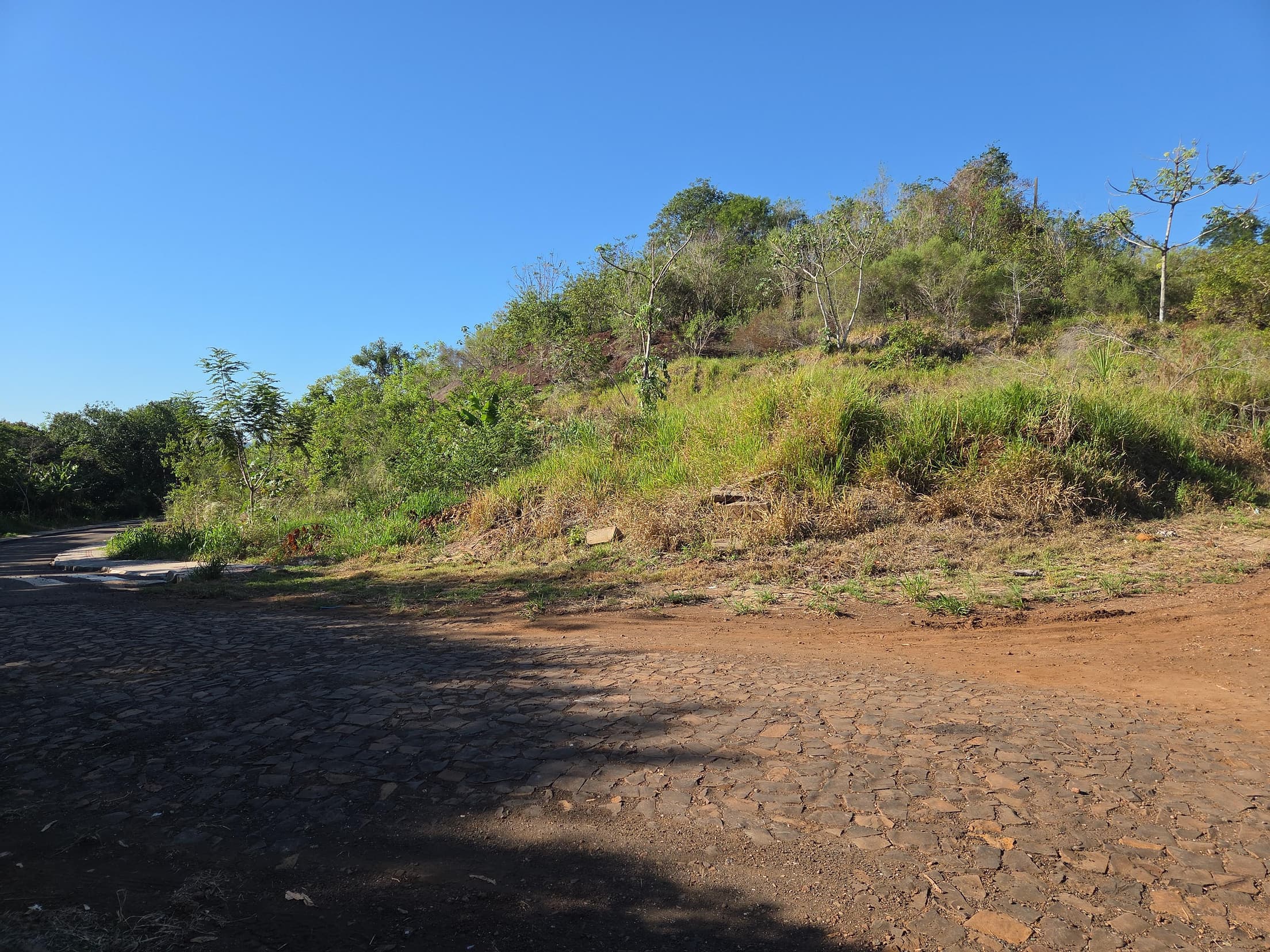 Foto 2 de 5: Terreno em leilão em Nova Prata Do Iguaçu - PR, bairro Distrito Turístico — LOTE URBANO Nº 10, QUADRA Nº 12 DO LOTEAMENTO ESTRELA DOURADA DO MUNICÍPIO DE NOVA PRATA DO IGUAÇU/PR ÁREA DE 666,69M²