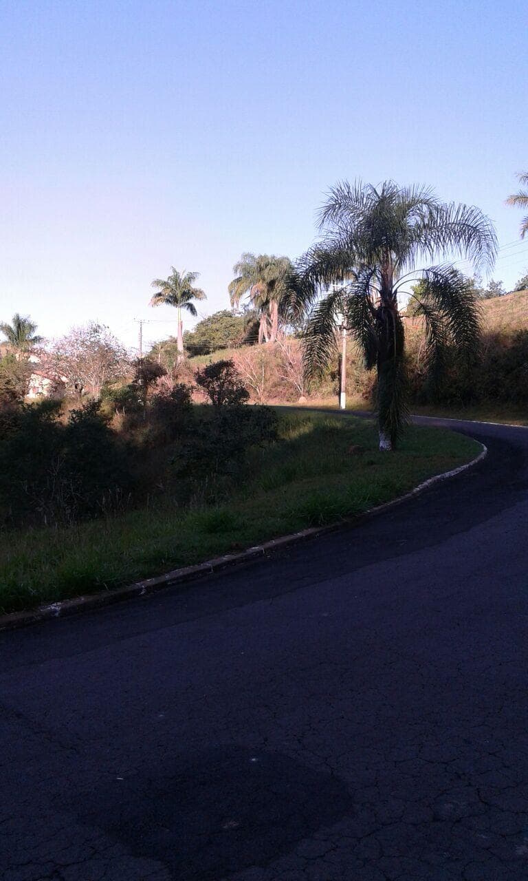 Foto 9 de 18: Terreno em leilão em Lindóia - SP, bairro Rio do Peixe — Lote de Terreno com 767,00m2 em Cond. Mirante do Lago em Lindóia-SP