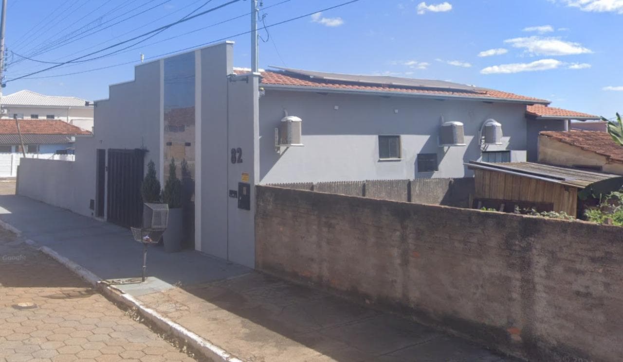 Foto 1 de 8: Casa em leilão em Ipameri - GO — CASA RESIDENCIAL, A.C. 103,92M², CENTRO EM IPAMERI/GO - EDIFICAÇÃO DE ALTO PADRÃO