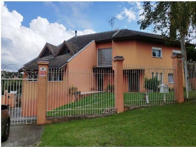 Casa em leilão em Curitiba - PR, bairro Vista Alegre — Casa com 386,25m² com dois pavimentos- area de terreno de 858,00m² - Rua Francisco Schafer, 355, Vista Alegre, Curitiba/PR.